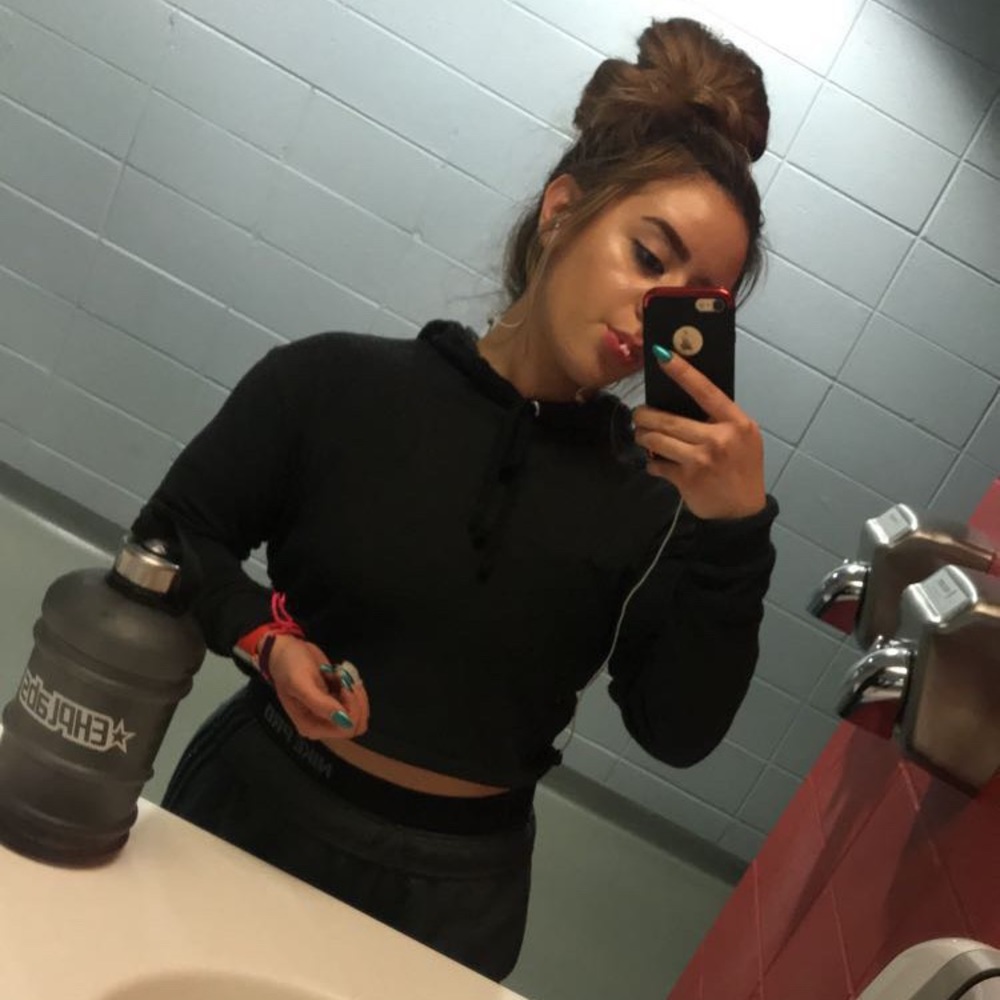 H&M Cropped Hoodie (2)
